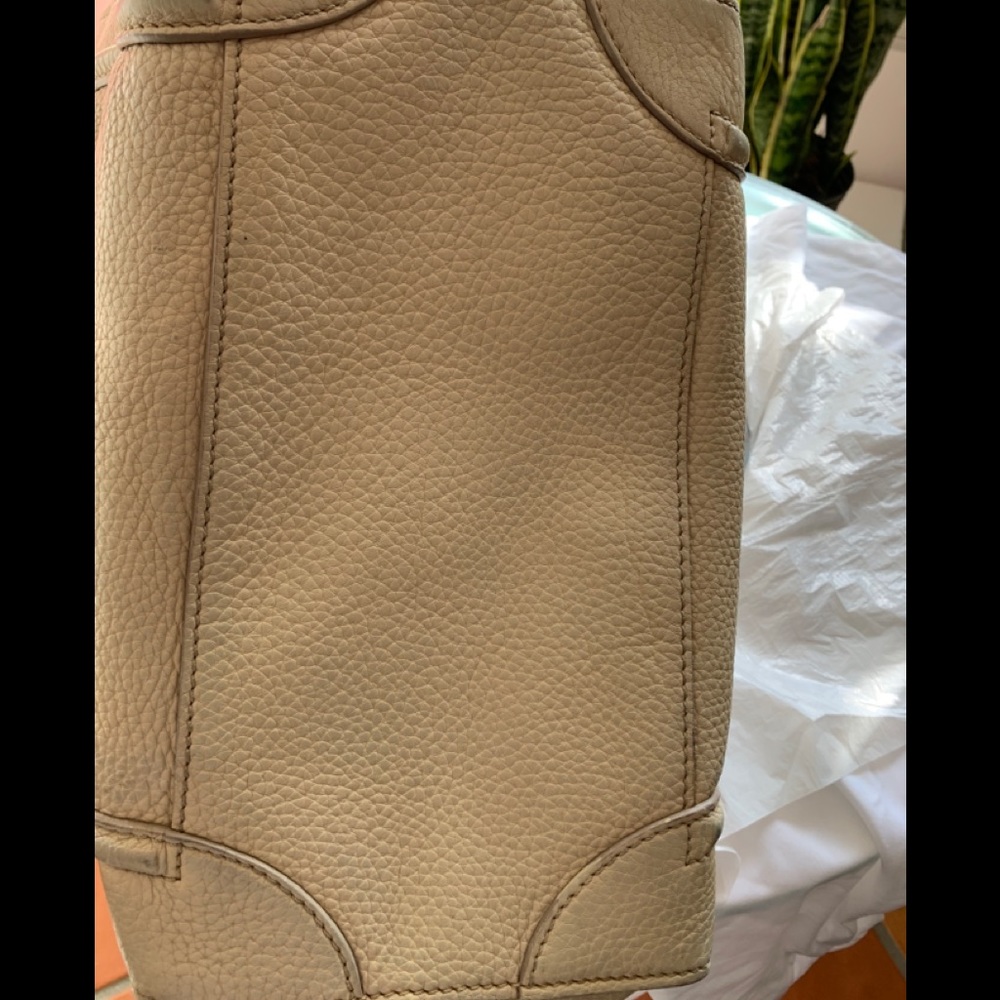 Beautiful Celine luggage tote. - Picture 4 of 7